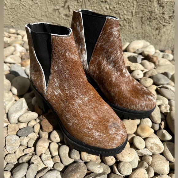 NWOT Cowhide Ankle Boot - Picture 1 of 4